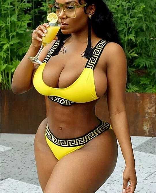 Super sexy ebony woman with big tits in a bikini