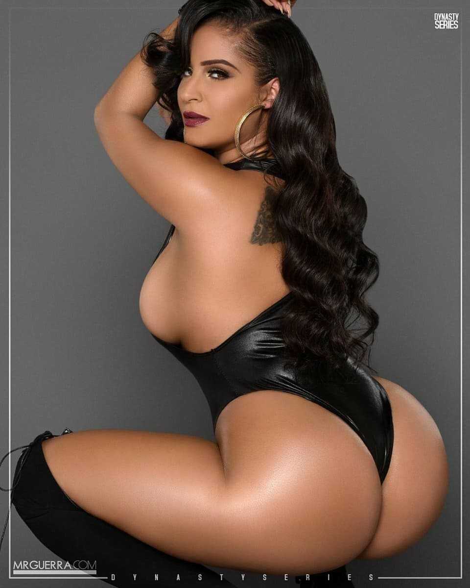 Hot sexy big booty girl